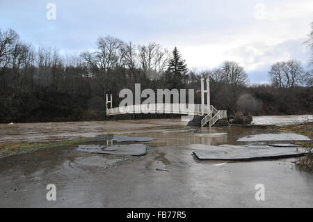 Folgen der Überschwemmungen in der Nähe der Shakin ' Brig, Inveruire Stockfoto