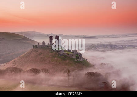 Ein Blick über Corfe Castle in Dorset. Stockfoto