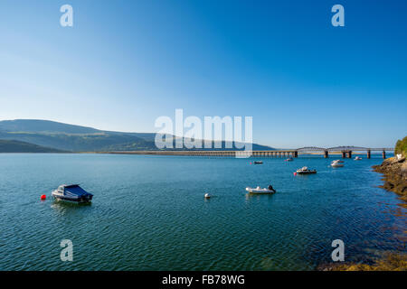 Ein Blick auf die Mündung Barmouth Viadukt Barmouth Gwynedd Wales UK Stockfoto