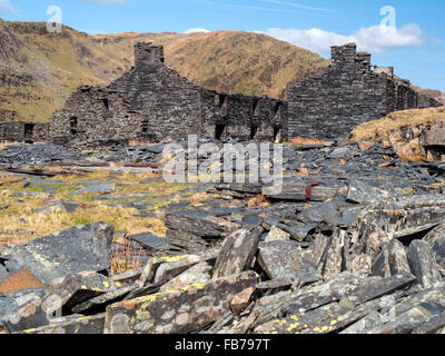 Lange verlassenen Rhos Schiefer-Steinbruch Unterkunft hoch Berg in der Nähe von Capel Curig Snowdonia-Nationalpark. Stockfoto