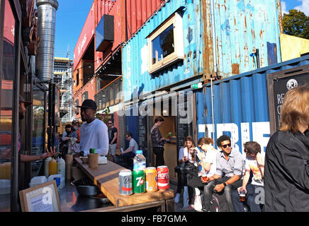 Brixton Pop-up-Einkaufs- und Café-Bereich Brixton South London Pop Stockfoto