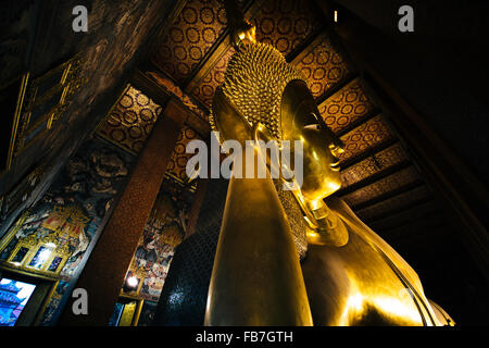 Der liegende Buddha im Wat Pho in Bangkok, Thailand. Stockfoto