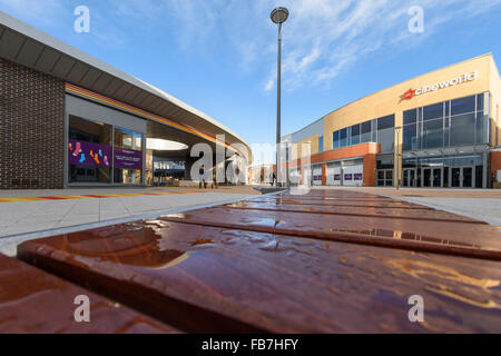 Blick auf Cineworld Kino und das neue "The Crescent" Einkaufszentrum in Hinckley Stockfoto