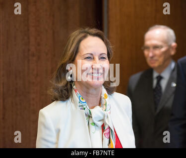 New York, USA. 11. Januar 2016. Ségolène Royal kommt im Konferenzraum des Generalsekretärs. UN-Generalsekretär begrüßt, französischer Minister für Ökologie, nachhaltige Entwicklung und Energie Ségolène Royal am Sitz der Vereinten Nationen in New York City. Bildnachweis: Albin Lohr-Jones/Pacific Press/Alamy Live-Nachrichten Stockfoto