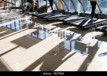 TrainergerГ im Turnsaal. Stockfoto