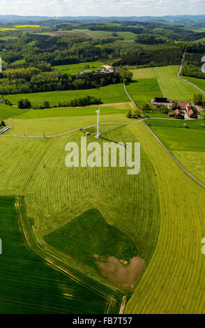 Luftaufnahme, Windkraftanlage in Holzen auf einem Hügel, Landwirtschaft und alternative Energien, Arnsberg-Holzen, Arnsberg, Sauerland, Stockfoto