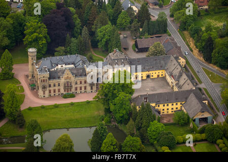 Luftaufnahme, Tough Mudder - die ultimative Schlammschlacht im Sauerland, in der Nähe von Schloss Herdringen, Arnsberg, Sauerland, in der Nähe von Burg Stockfoto