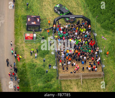 Luftaufnahme, Extremsport, ab Feld, Tough Mudder - die ultimative Schlammschlacht im Sauerland, in der Nähe von Schloss Herdringen, Arnsberg Stockfoto