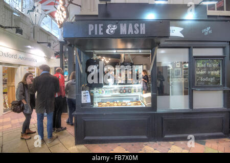 Markthalle in Oxford.  Torte und Brei-shop Stockfoto