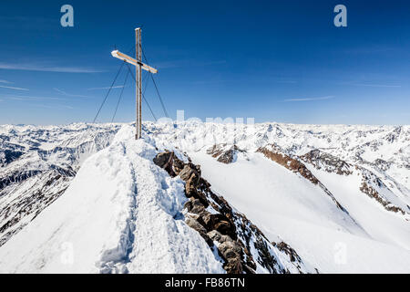 Auf dem Gipfel von Finail hinter Finailköpfe, Val Senales, Meraner Land, Alpen, Provinz Süd Tirol, Trentino-Alto Adige, Italien Stockfoto