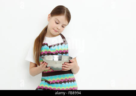 Kleine Mädchen und Schüssel Stockfoto