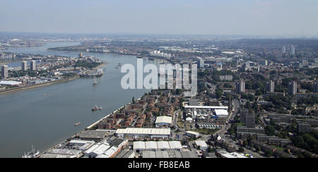 Luftaufnahme von Woolwich, SE18, East London mit The River Thames, Großbritannien Stockfoto