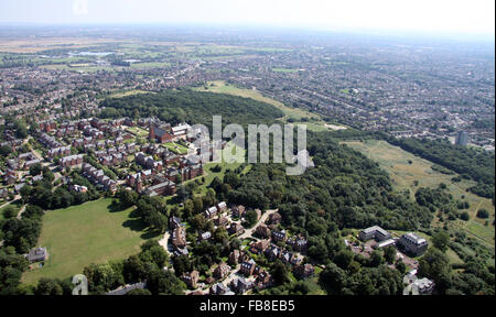 Luftaufnahme von Virgin Active Freizeit, Repton Park & Claybury Park, Woodford Green, Essex, UK Stockfoto