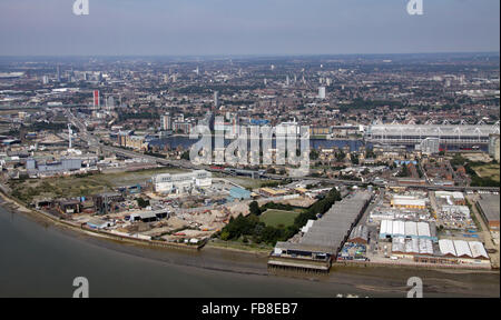 Luftaufnahme über TheThames in Richtung Excel London & Gallion Point Marina, UK Stockfoto