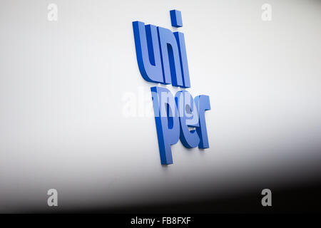 Düsseldorf, Deutschland. 12. Januar 2016. Ansicht der Konzernzentrale von Uniper in Düsseldorf, Deutschland, 12. Januar 2016. Dienstleister für Energieversorger Eon hat seinem Kraftwerk-Segment mit seinen trading-Geschäft, jetzt unter dem neuen Namen Uniper Betrieb zusammengeführt. Uniper ist ein Unternehmen von seinen selbst, mit einem Börsengang im Herbst 2016 geplant werden. Foto: ROLF VENNENBERND/Dpa/Alamy Live News Stockfoto