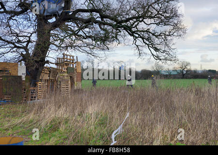 Chester, UK. 12. Januar 2016. Gerichtsvollzieher laufen über das Feld zu den verschiedenen Teilen des Lagers verstärkt. Bildnachweis: Dave Ellison/Alamy Live-Nachrichten Stockfoto