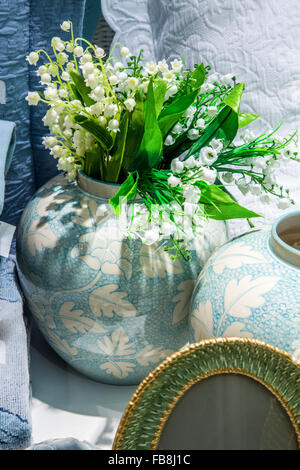 Maiglöckchen in vase Stockfoto