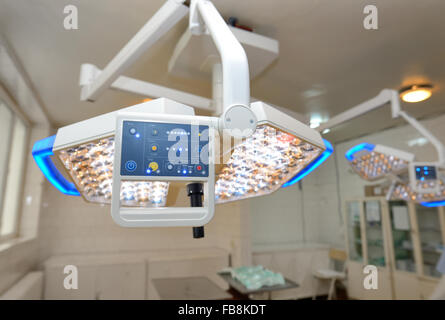 Anzeige der chirurgischen Lampen im OP-Saal Stockfoto