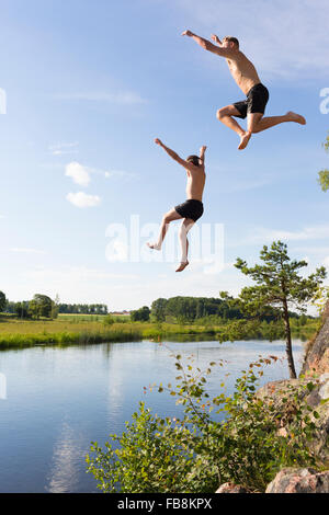 Junge Wienerin wird Outdoor am Fluss gebumst Junge Wienerin wird Outdoor am Fluss gebumst