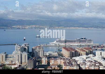 Kreuzfahrtschiff MSC Fantasia in Gibraltar angedockt Stockfoto