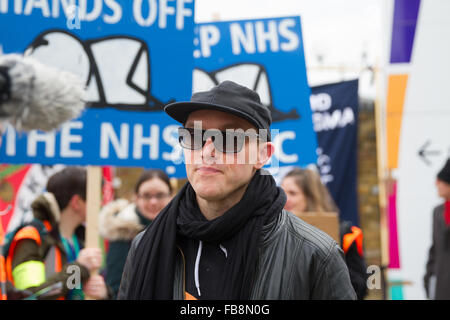 London, UK, 12. Januar 2016. Demonstranten und Pflöcken außerhalb Homerton Hospital, Hackney. Lokale Künstler Stik, deren Baby Zeichnung wird auf die Banner und wer ein Wandbild in Homerton Hospital verwendet. Bildnachweis: carol Moir/Alamy Live-Nachrichten Stockfoto