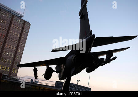 Düsenjäger Flugzeuge außerhalb Komitatshaus, Norwich, Norfolk, england Stockfoto