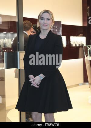 London, UK, 24. November 2015: Kate Winslet fördert die neue Longines Oxford Street Boutique in London Stockfoto