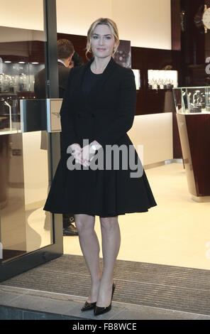 London, UK, 24. November 2015: Kate Winslet fördert die neue Longines Oxford Street Boutique in London Stockfoto