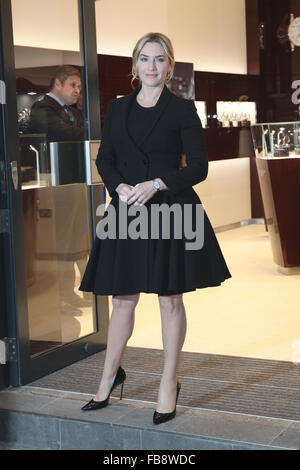 London, UK, 24. November 2015: Kate Winslet fördert die neue Longines Oxford Street Boutique in London Stockfoto