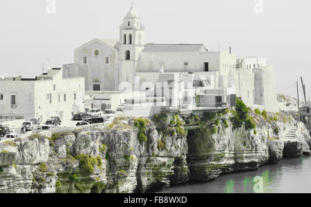 Clifftop Vieste Stadt und Kathedrale aus dem 11. Jahrhundert, Vieste, Gargano, Provinz Foggia, Apulien, Italien, Europa Stockfoto