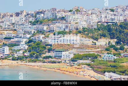 Peschici Stadt und Strand Gargano Vorgebirges Provinz Foggia Apulien Apulien Italien Europa Stockfoto