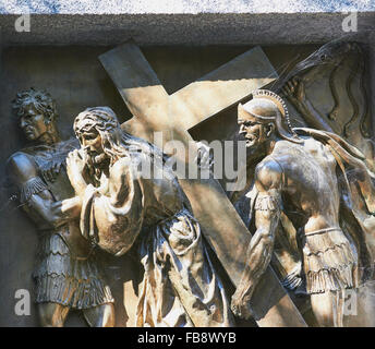 Bronze-Schnitzerei aus Kreuzweg Serie Via Crucis (Kreuzweg) San Giovanni Rotondo Apulien Apulien Italien Europa Stockfoto