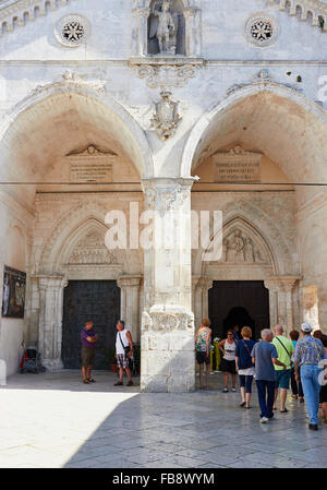 Santaurio Di San Michele-Monte Sant' Angelo Foggia Apulien Apulien Italien Europa Stockfoto