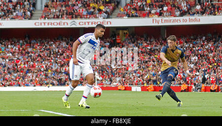 LONDON, ENGLAND - 25. Juli 2015: The Emirates Cup-Spiel zwischen Arsenal V Olympique Lyonnais The Emirates Stadium. Stockfoto