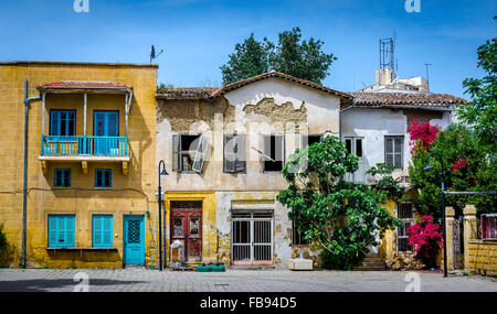 Häuser auf einer Straße in der Stadt von Nicosia, Zypern. Stockfoto