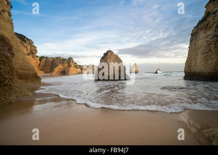 Strand Praia Dos Tres Irmãos in der Algarve-Portugal Stockfoto