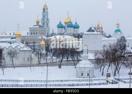Panoramablick auf das große Kloster in Sergiyev Posad alte russische Stadt in der Nähe von Moskau als Teil des Goldenen Rings, Russland Stockfoto