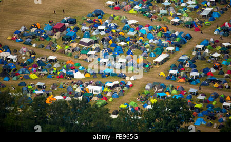 Luftaufnahme, Zelte von BesucherInnen, Ruhrpott Rodeo Festival auf dem Flughafen Schwarze Heide am Rande von Bottrop, Lager, Stockfoto