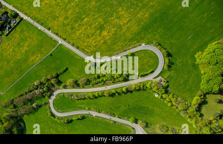 Luftbild, Haarnadelkurven, Radweg, enge Kurve, Serpentinenstraße, engen Kurve, Hermann-Josef-Straße in Kall in der Eifel Stockfoto