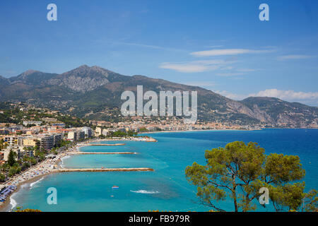 Cap Martin und Roquebrune, Küste der Côte d ' Azur mit blauen Meer an einem sonnigen Sommertag Stockfoto