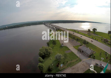 Die Long-Sault-Brücke zwischen Hawkesbury und Grenville. Stockfoto