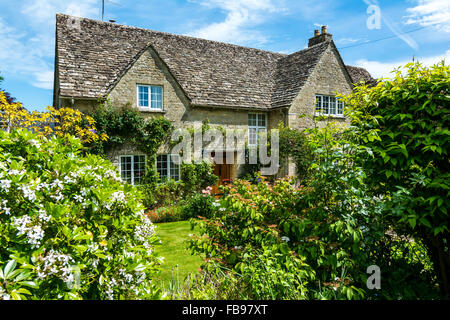 Schöne alte Cotswold-Steinhaus in Witney, Oxfordshire, England, UK Stockfoto