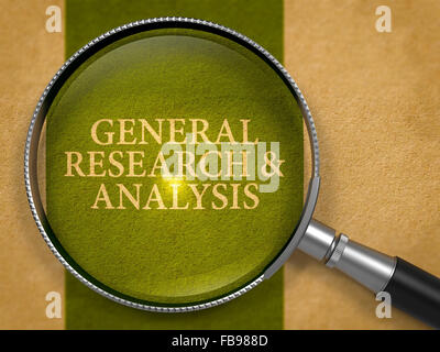 Allgemeine Untersuchungen und Analysen durch Lupe auf altes Papier mit dunkel grüne vertikale Linie Hintergrund. Stockfoto