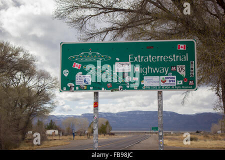 Verkehrszeichen für Extraterrestrial Highway in Nevada Stockfoto