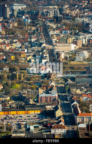 Luftaufnahme, shopping street Bahnhofstrasse Fußgängerzone mit Bonifatiuskirche und Kreuzkirche, Herne, Ruhrgebiet, Stockfoto