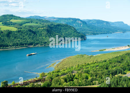 Columbia River von Oregon mit US-Bundesstaat Washington auf der anderen Seite gesehen Stockfoto