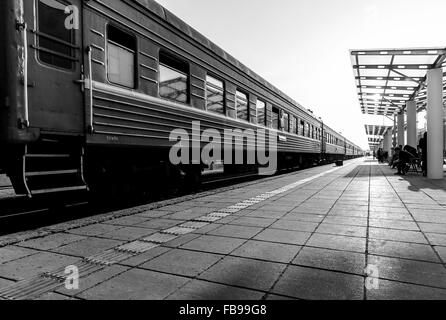 Alten Zug am Hauptbahnhof in Ulaanbaatar, Mongolei Stockfoto