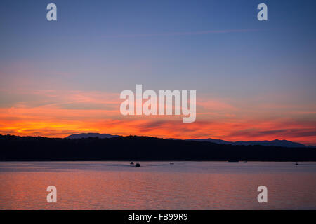 Sonnenuntergang über der Insel Krk in Kroatien Stockfoto