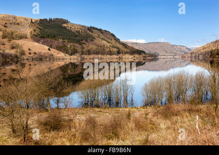 Lakeland Hügel Nachdenken über das Stille Wasser von Thirlmere Stausee, Lake District National Park, Cumbria, England Stockfoto
