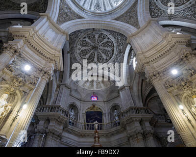 Decke der Iglesia del Sagrario (1705-1722) durch Architekten Francisco Hurtado Izquierdo & José de Bada y Navajas in Granada and Stockfoto